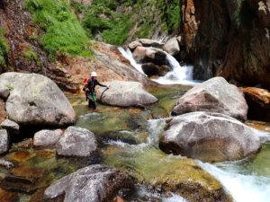 image 35: "canyoning en Ariège au Canyon de l'Artigue avec Ariège canyon aventure"