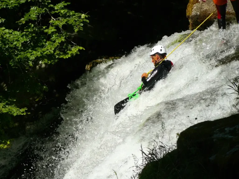 image 10: "canyon à Orlu proche d'Ax les thermes avec Ariège canyon aventure"