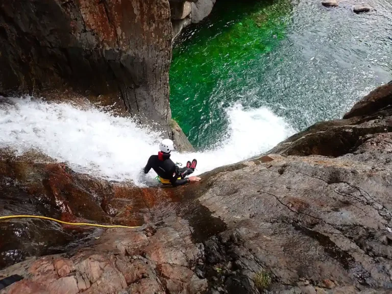 image7: "canyoning en Ariège au Canyon de l'Artigue avec Ariège canyon aventure"