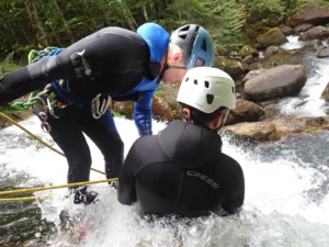départ du dernier rappel arrosé du canyon d'Orlu